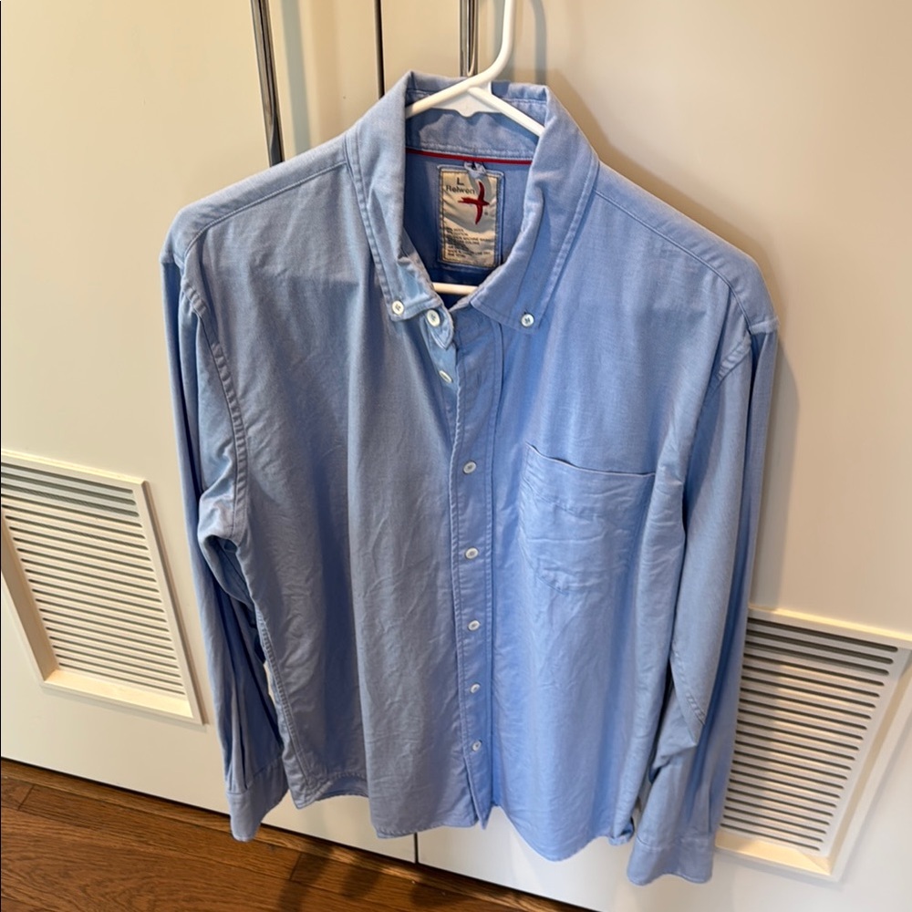 Relwen Men’s Blue Oxford Button Up. Size Large.